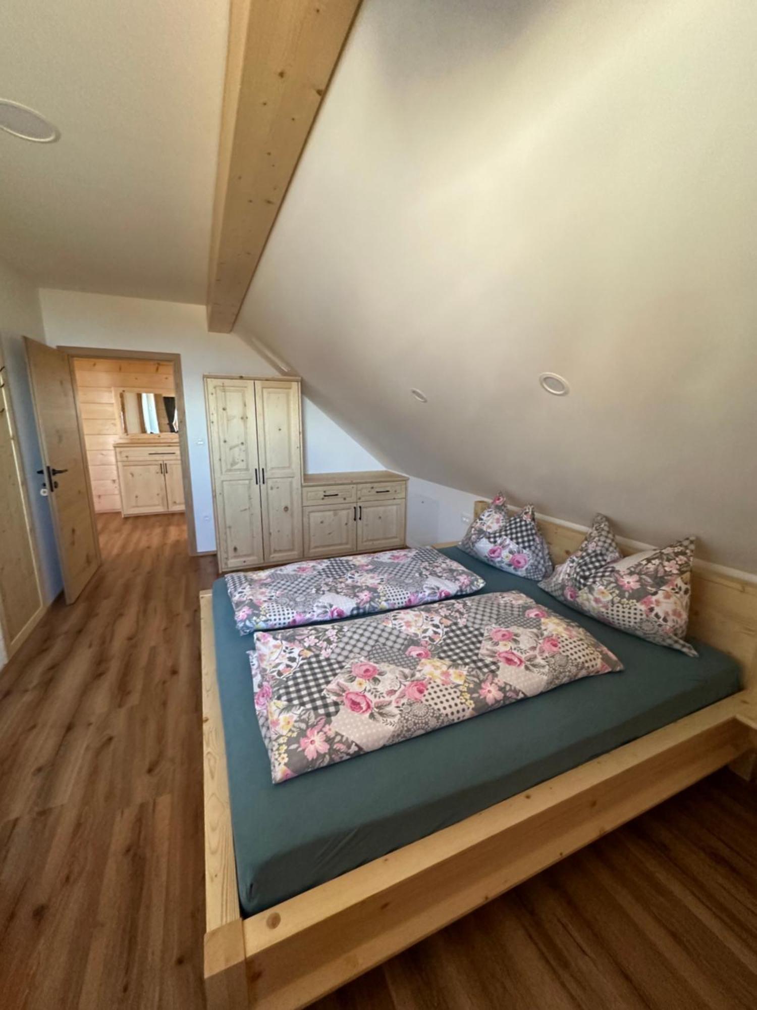 Guest House Pr Ambruzarju & Apartments Cerklje na Gorenjskem Room photo