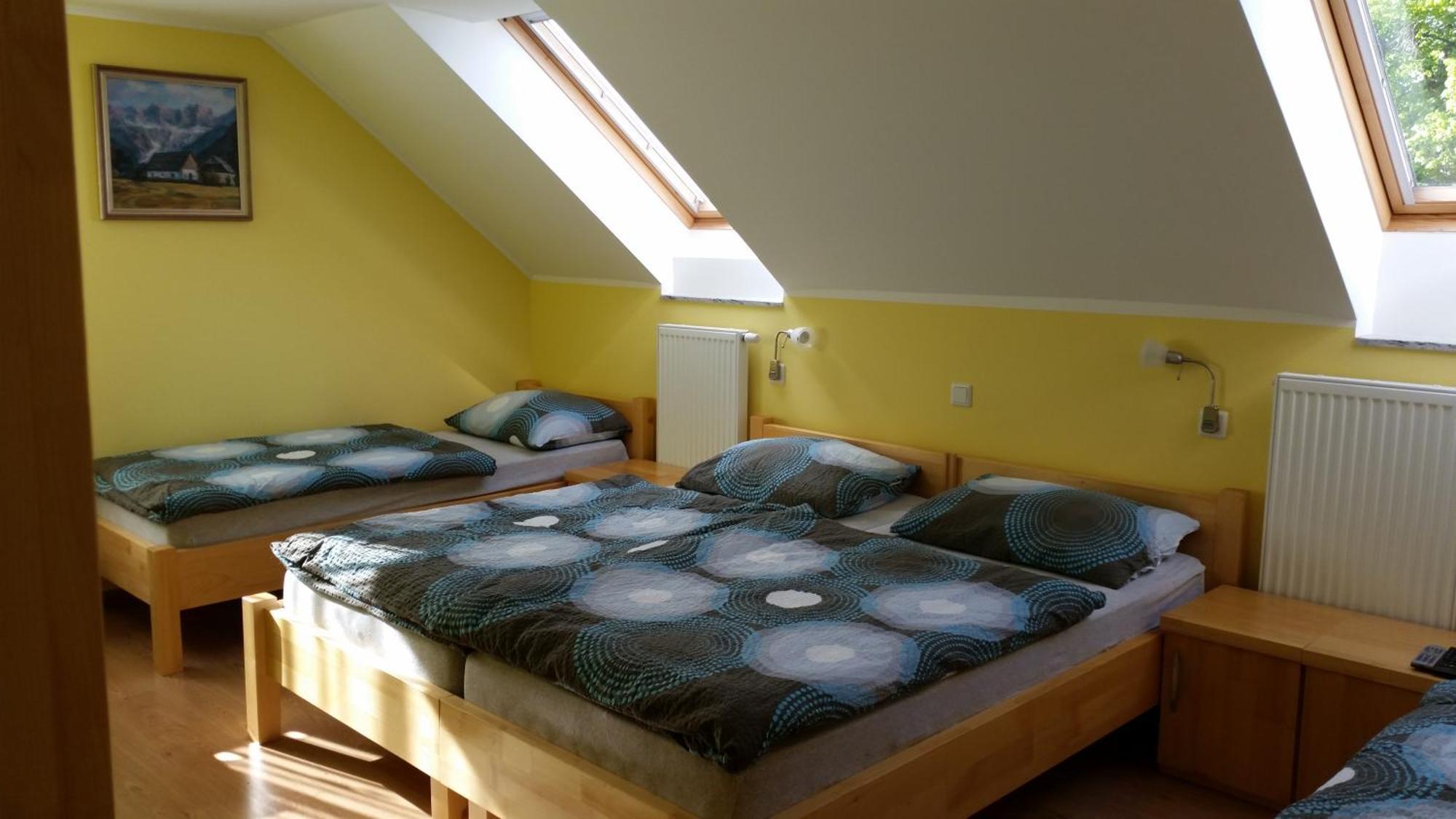 Guest House Pr Ambruzarju & Apartments Cerklje na Gorenjskem Room photo