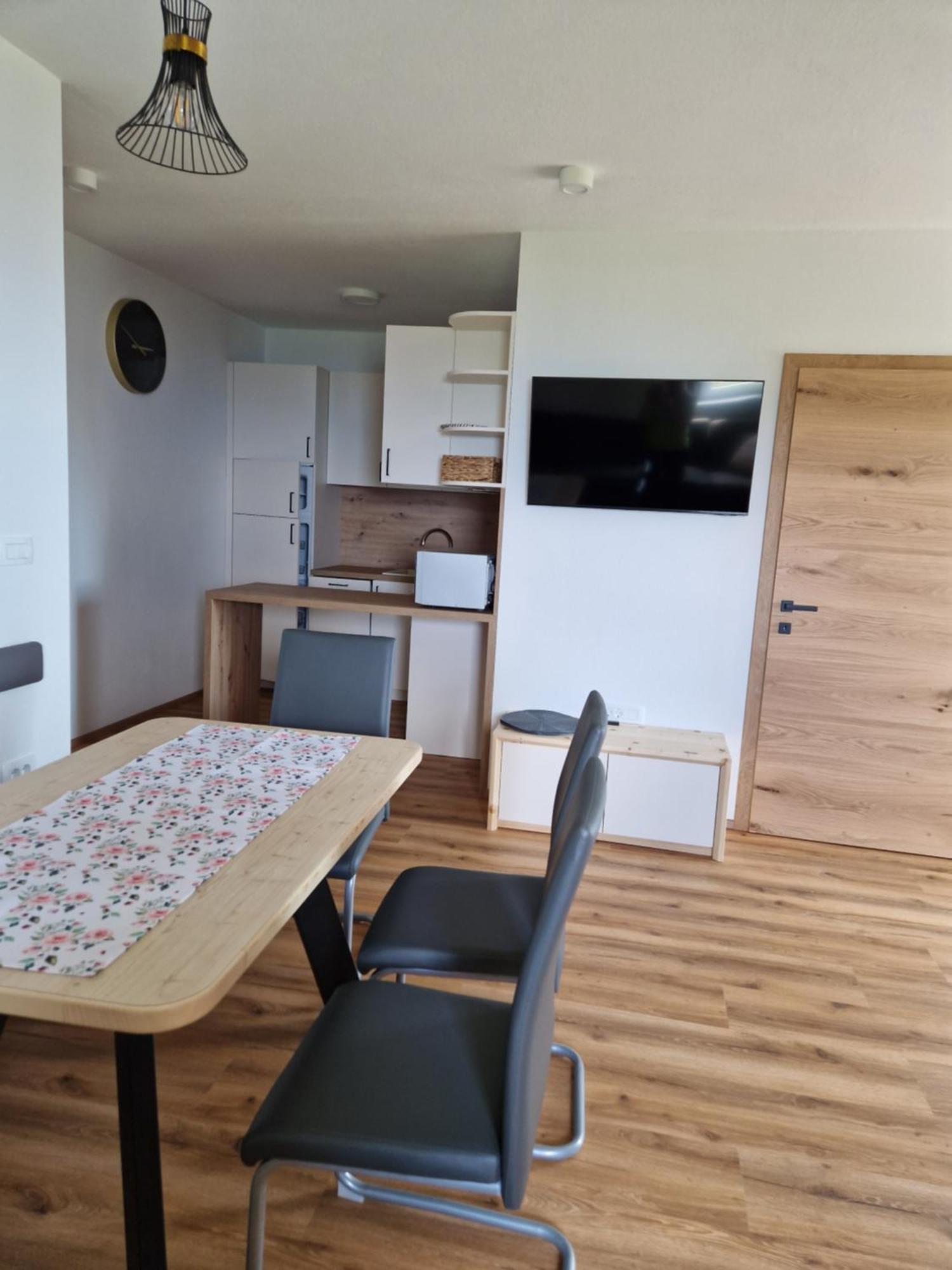 Guest House Pr Ambruzarju & Apartments Cerklje na Gorenjskem Room photo